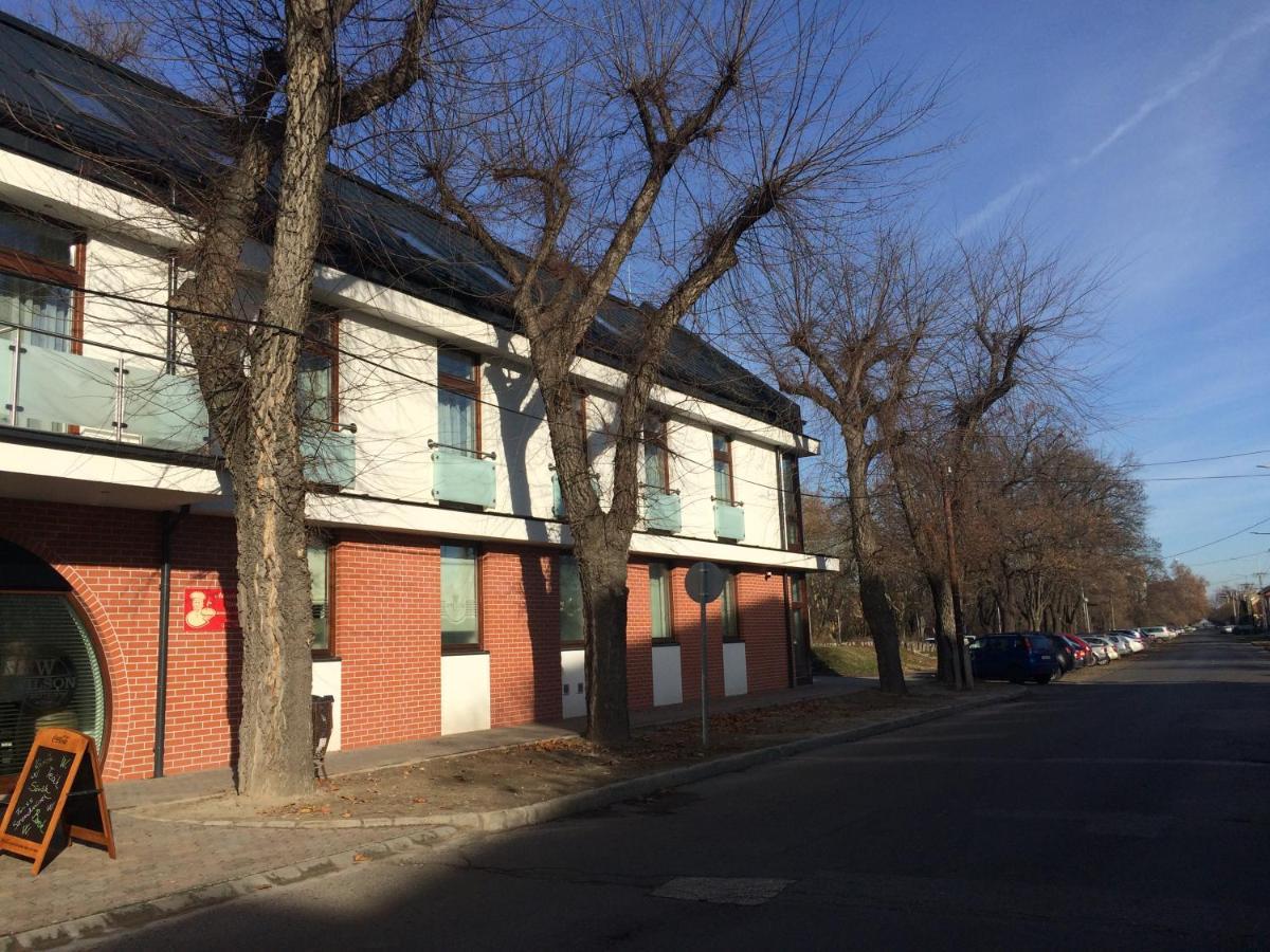 Cvse Clubhaz Es Panzio Bed & Breakfast Cegléd Екстериор снимка