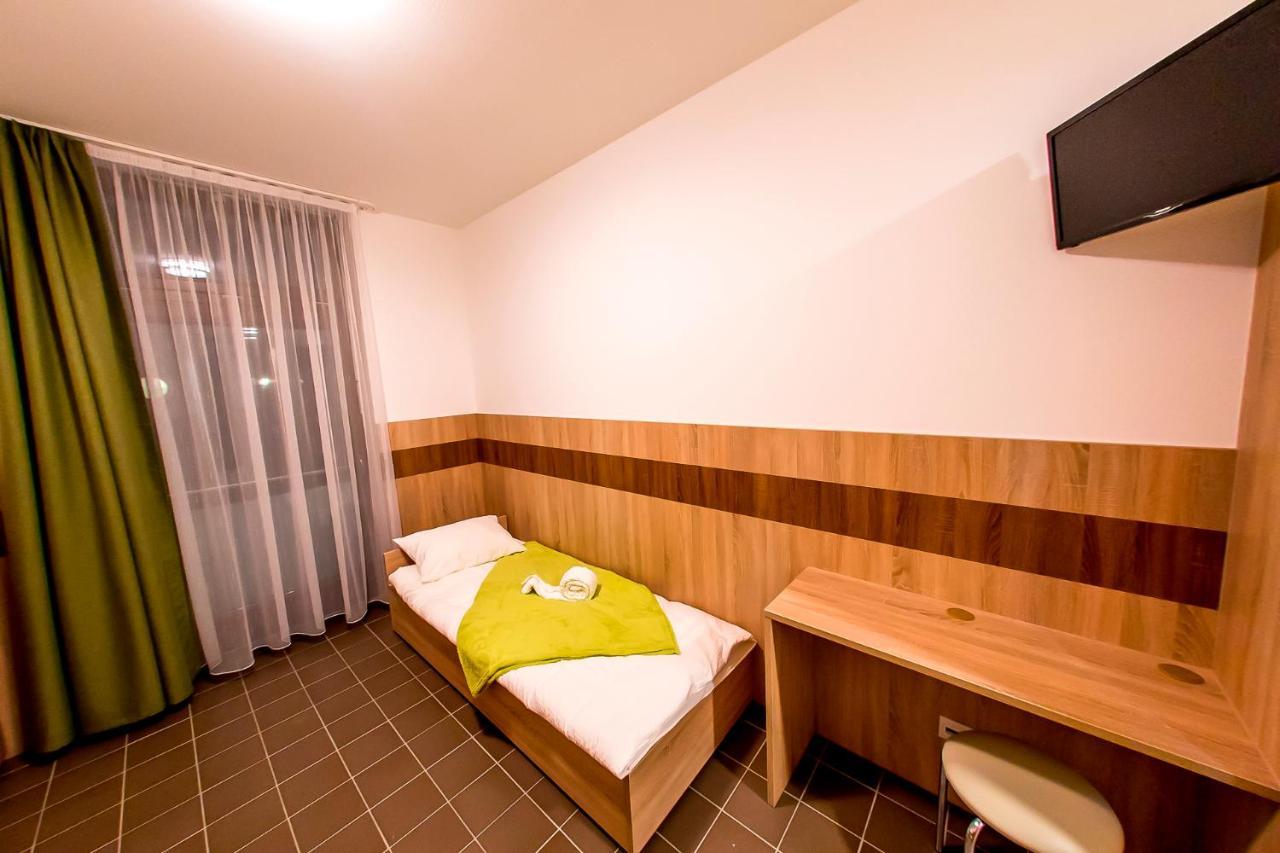 Cvse Clubhaz Es Panzio Bed & Breakfast Cegléd Екстериор снимка