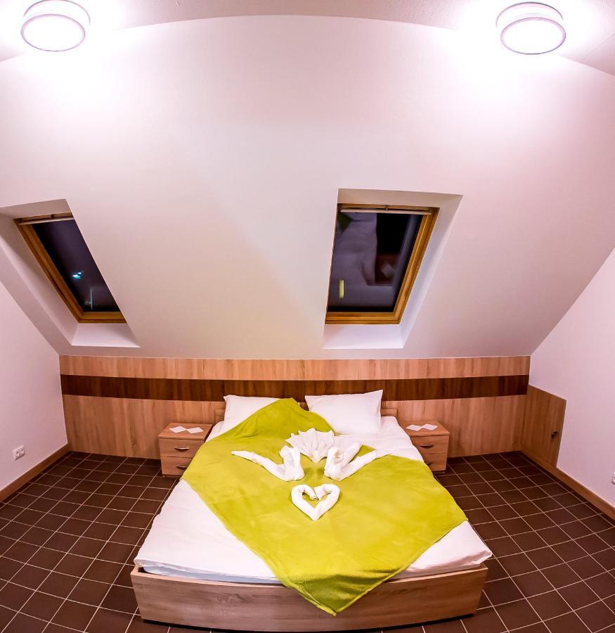 Cvse Clubhaz Es Panzio Bed & Breakfast Cegléd Екстериор снимка