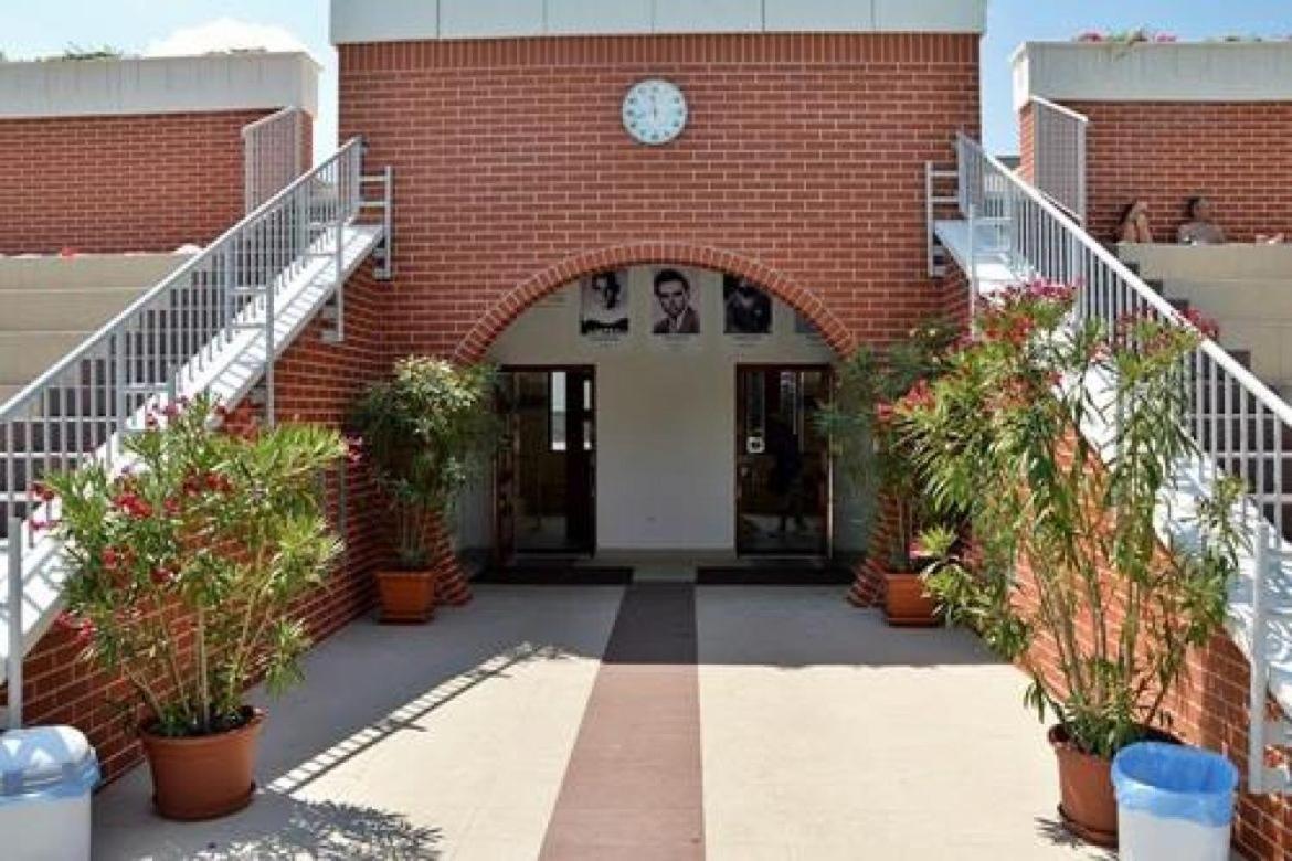 Cvse Clubhaz Es Panzio Bed & Breakfast Cegléd Екстериор снимка